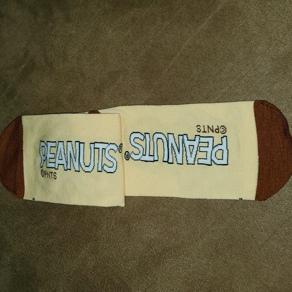 4 for $18 Peanuts Charlie Brown/Snoopy socks - Picture 3 of 3